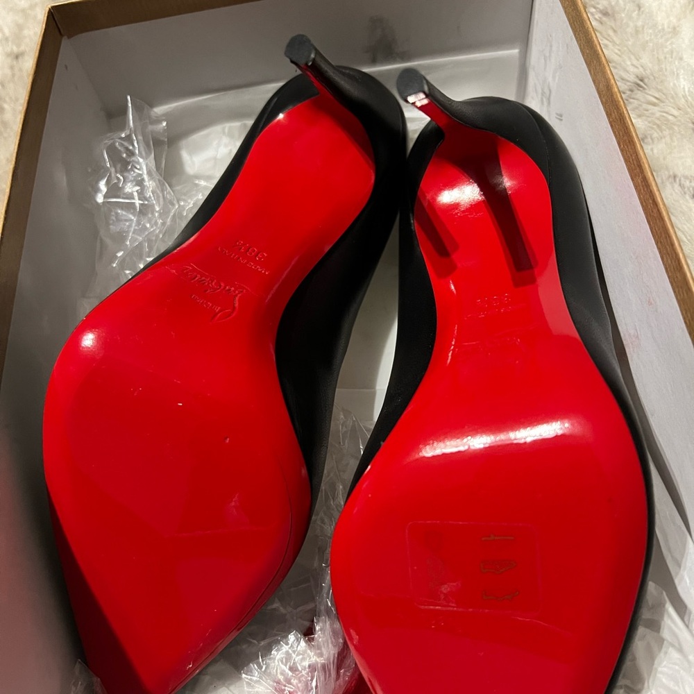 Selling these red bottom shoes. They are in immaculate condition